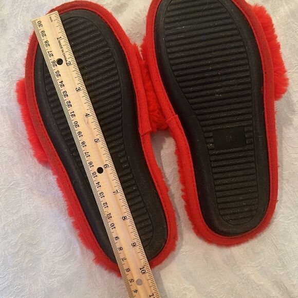 Pink Victorias Secret Fuzzy Slippers Slides Red Size M - Picture 3 of 6